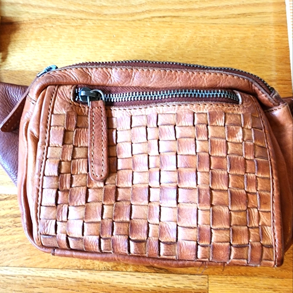 Elegant Tan Woven Leather Crossbody Bag